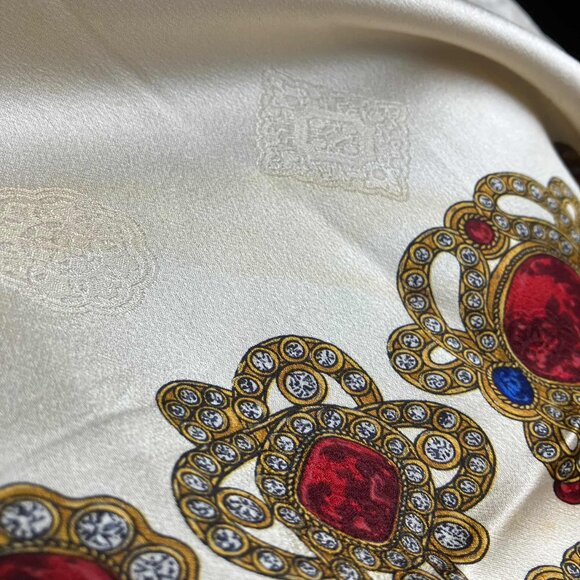Vintage CHANEL Cream Gold Pearl & Ruby Jacquard Scarf Square Silk Carre 90 35" - Picture 15 of 16